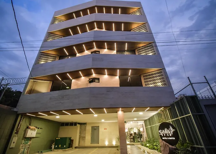 Expo Satelite 2750 Hotel & Suites